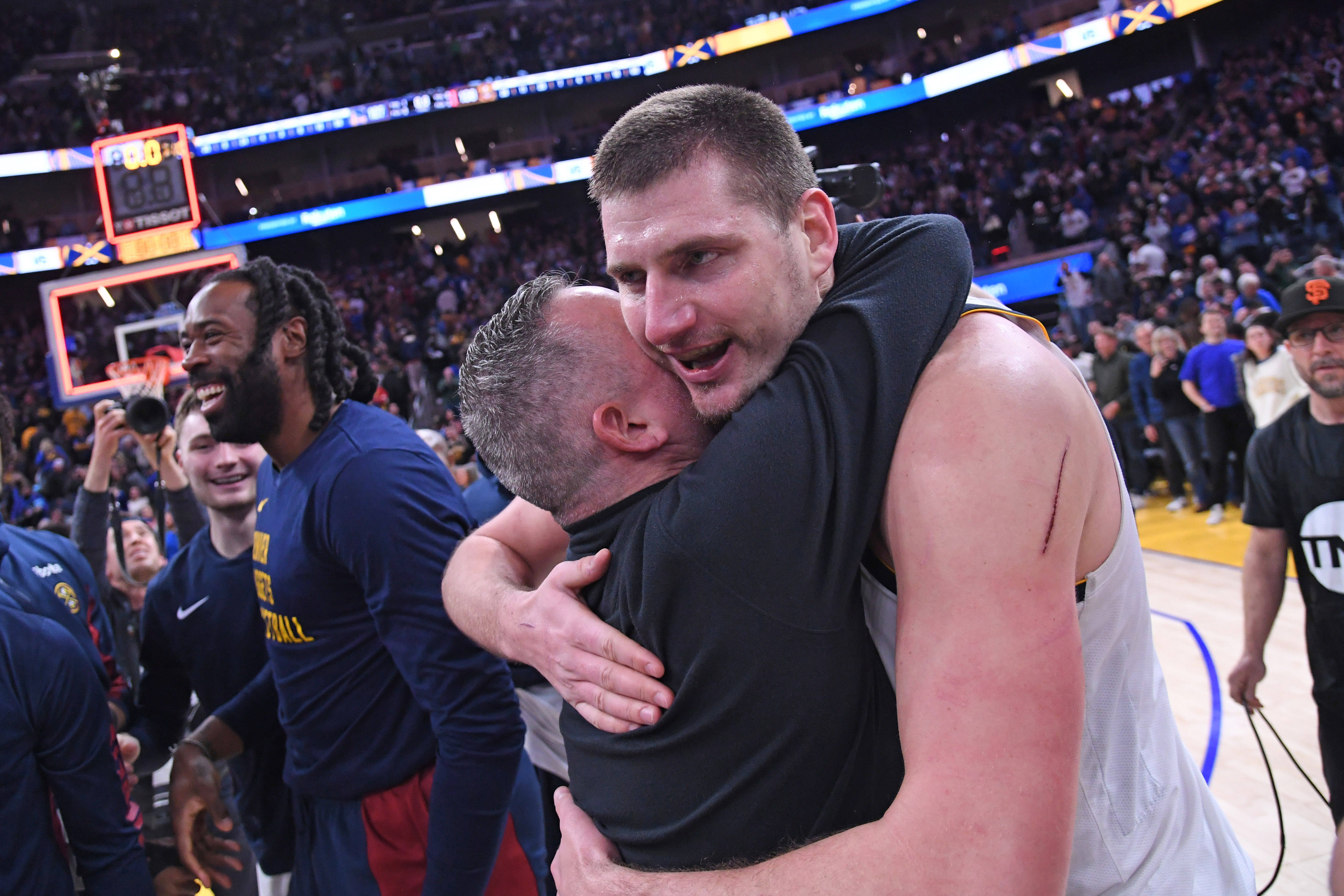 华体会_丹佛掘金NBA击败达拉斯独行侠约基奇关键勾手的简单介绍